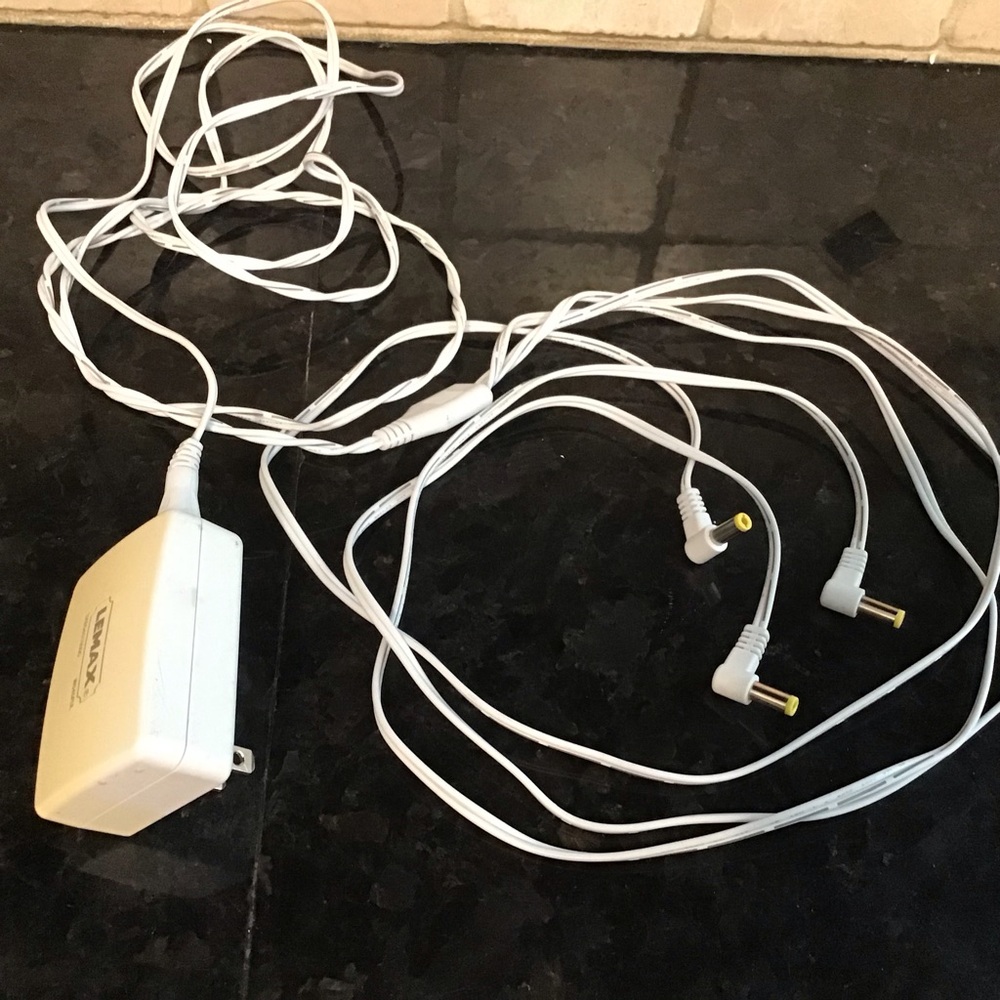 Lemax White 4.5V 3-Output‎ Expansion Adaptor